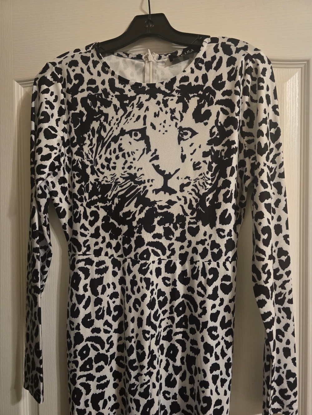 AKIRA Black and White Animal Print Snow Leopard Bodysuit Jumpsuit SZ XL - Picture 3 of 6